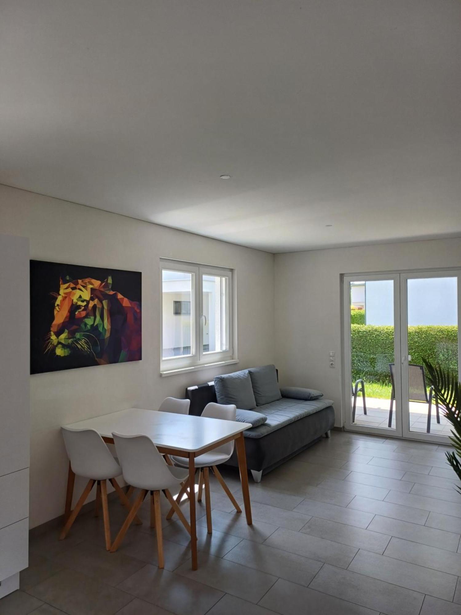 Crown Living Design Apartment - Gratis Parkplatz - Wlan - Kueche - Self Check-In Altach Екстериор снимка